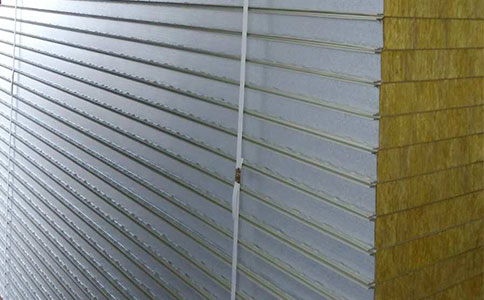 在選材和工藝方麵岩棉夾芯板有哪些特點？