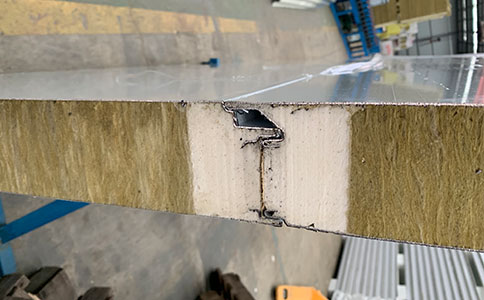 橫裝(zhuāng)夾芯板