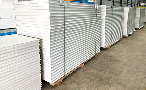 聚（jù）氨酯（zhǐ）夾芯板和泡沫夾芯板有什麽區（qū）別呢?